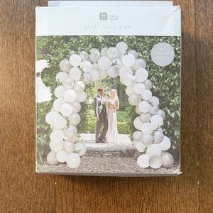 Talking Tables White Balloon Arch Kit